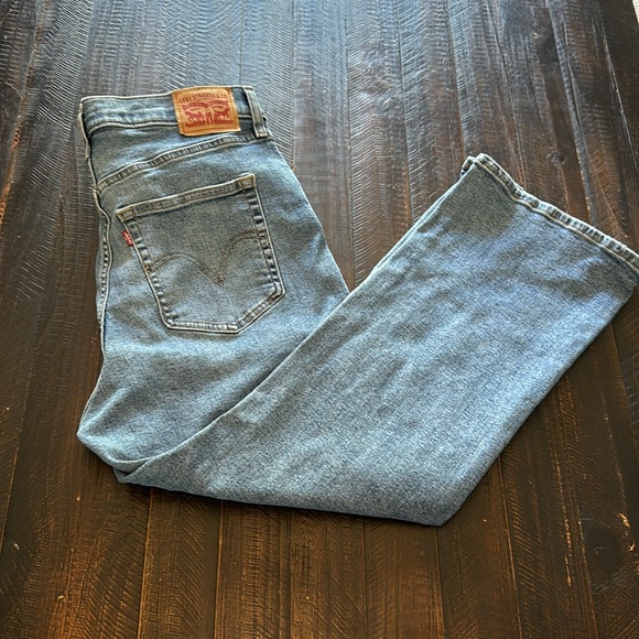 Levi’s High Wasted Crop Flare - Picture 3 of 3